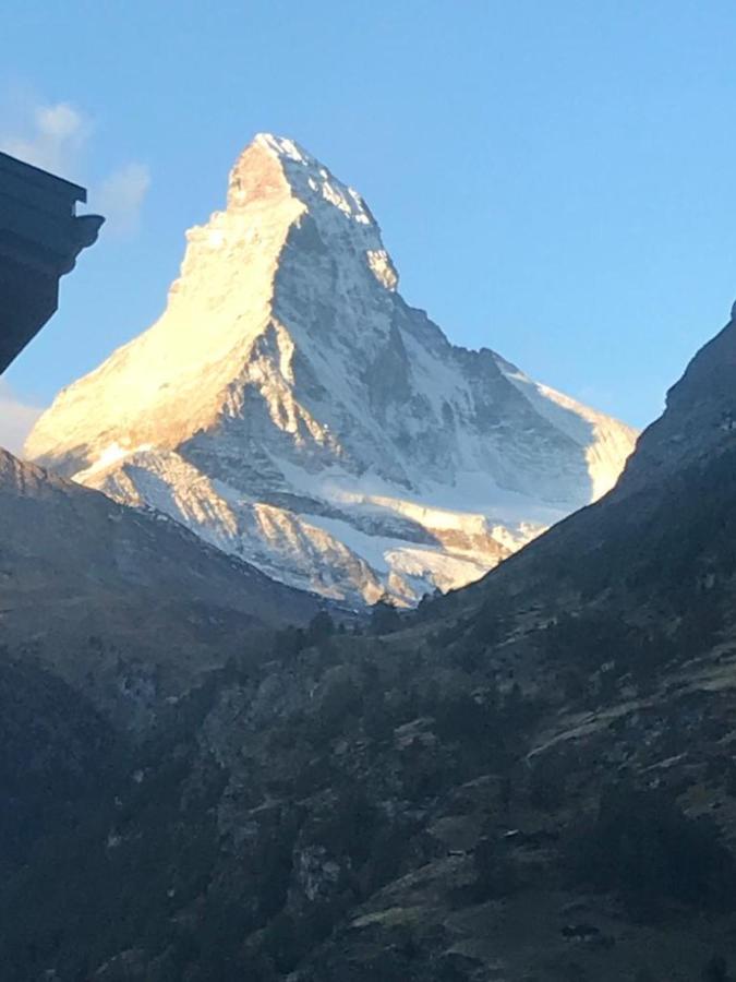 Haus Les Melezes C Apartment Zermatt Bagian luar foto