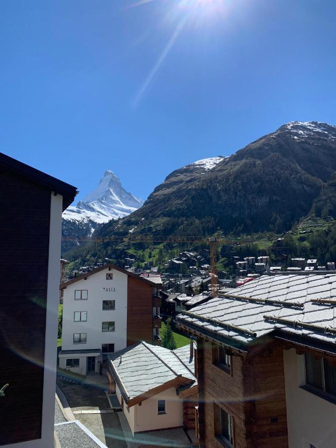 Haus Les Melezes C Apartment Zermatt Bagian luar foto